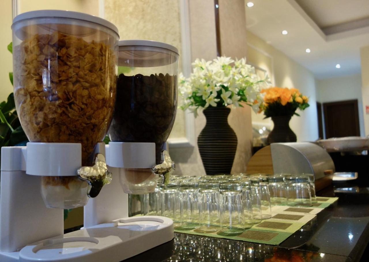 Grand Tayba Hotel 塞拉莱 外观 照片