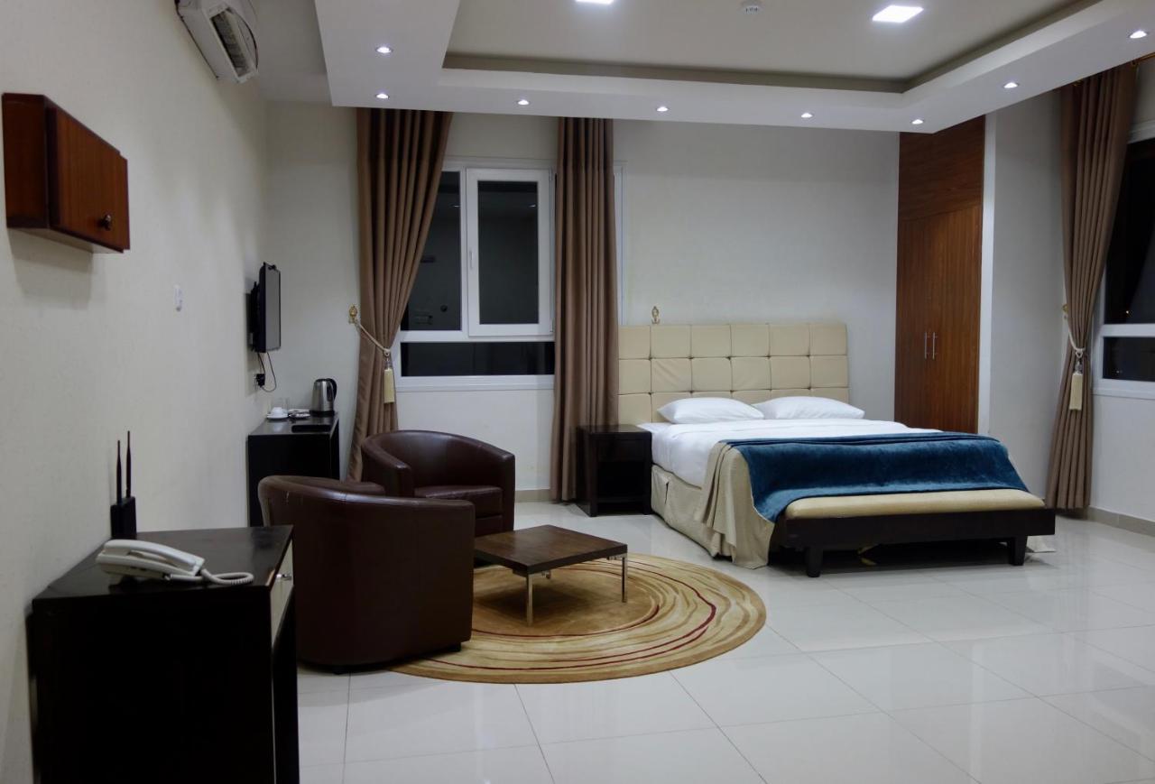Grand Tayba Hotel 塞拉莱 外观 照片