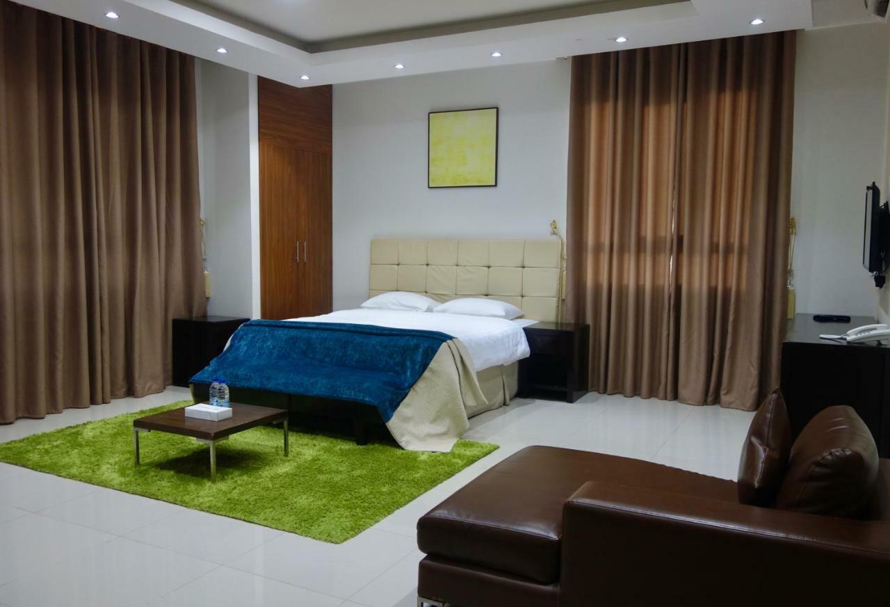 Grand Tayba Hotel 塞拉莱 外观 照片