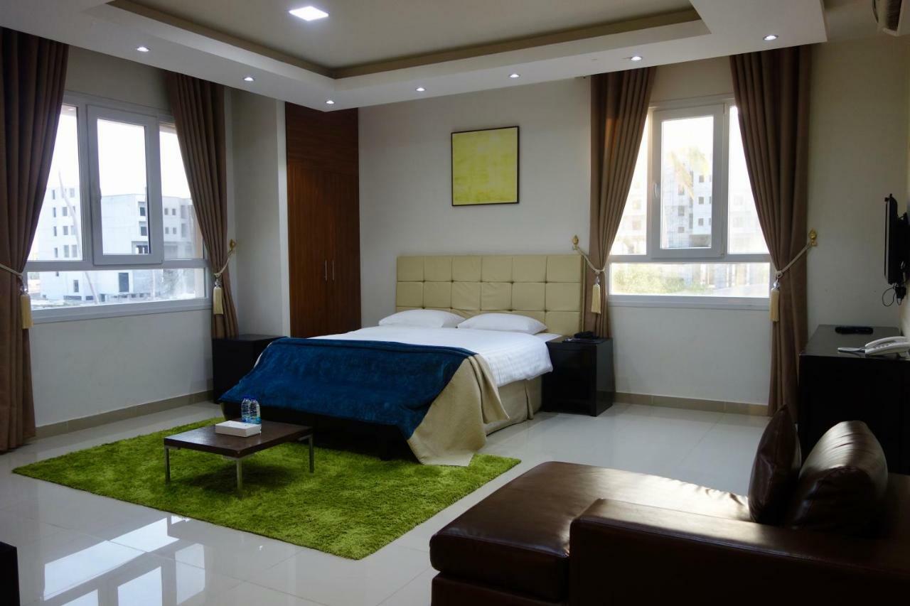 Grand Tayba Hotel 塞拉莱 外观 照片